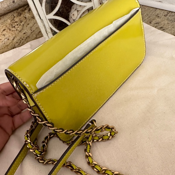 NWT Tory Burch Britten patent chain wallet crossbody w. Wristlet - Picture 4 of 12